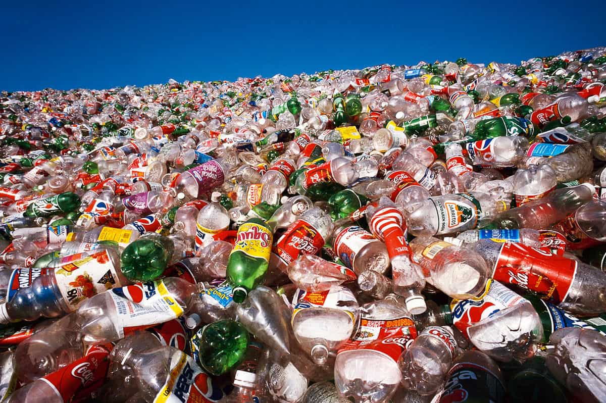 Πλαστικά σκουπίδια στη θάλασσα